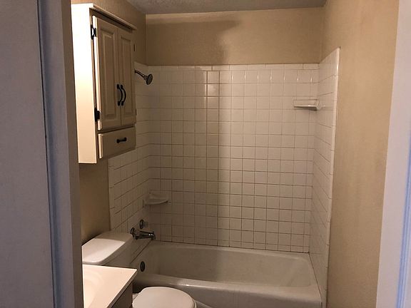 5th image of 4614 Hendrick Ave
