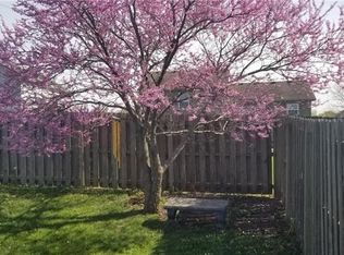 15517 Pebble Dr, Basehor, KS 66007