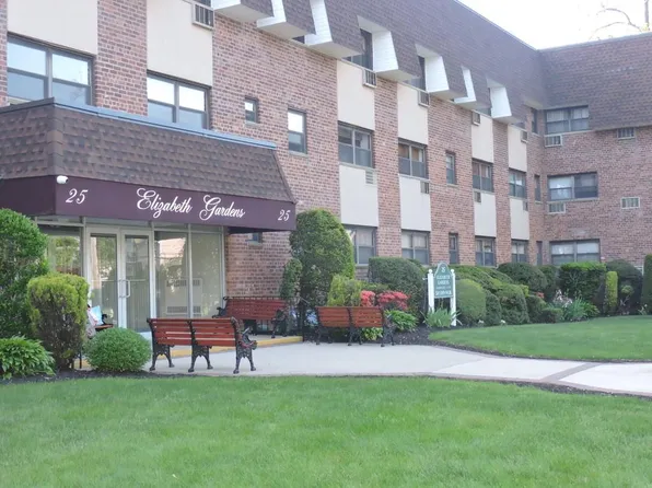25 Elizabeth Street #1F, Farmingdale, NY 11735