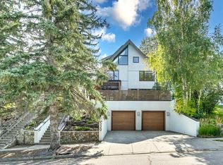 529 N Sunderland Ave SW, Calgary, AB T3C2K5