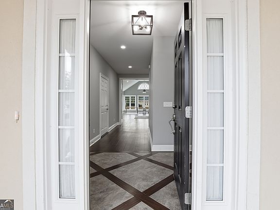 4th image of 122 Mallory Pl