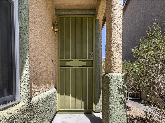 3rd image of 2520 Bottle Palm Ct