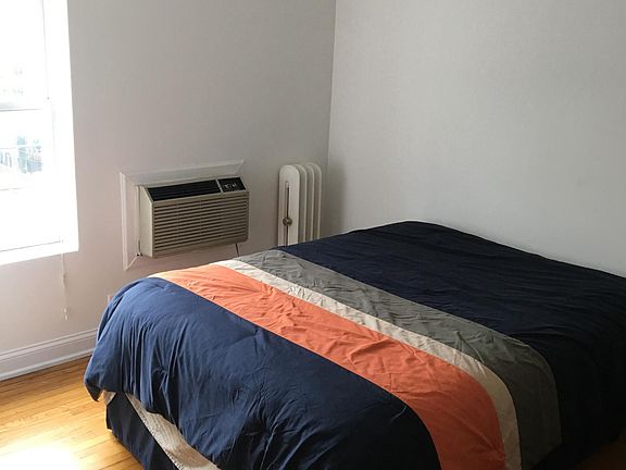 2nd image of 613 1/2 W Arlington Pl APT 2