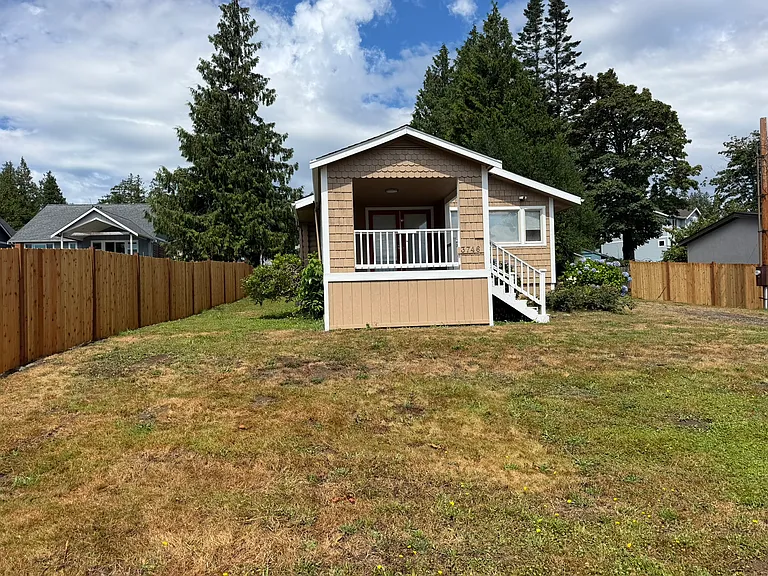 3746 Cyprus Way — Photo 2