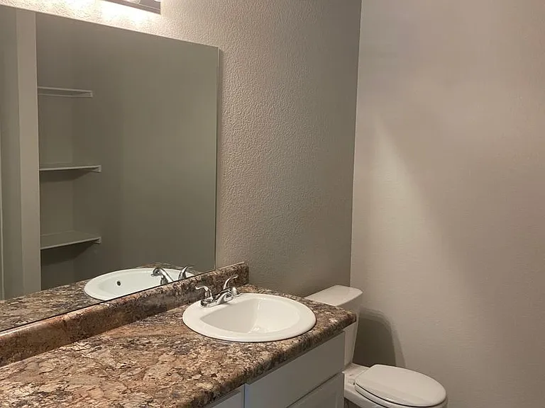 2616 Grant Ln — Photo 10