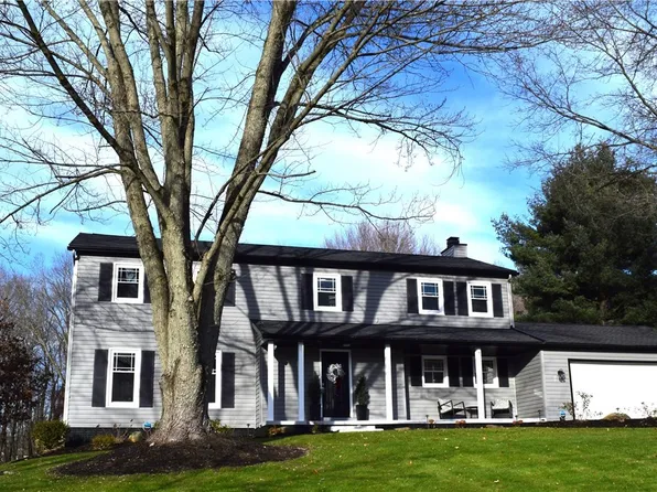 8250 Stoney Brook Dr, Chagrin Falls, OH 44023