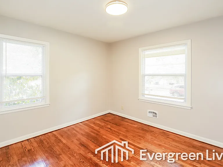 9512 Bennington Ave — Photo 13