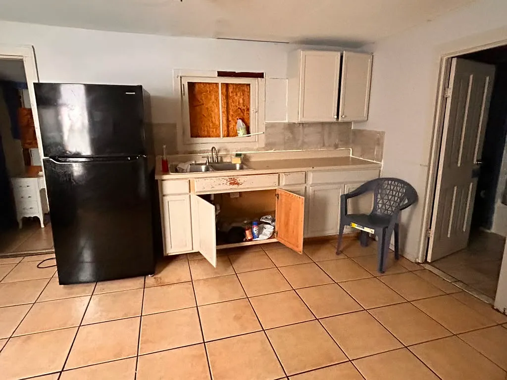 2 bed, 888 sqft, $697 — Photo 3