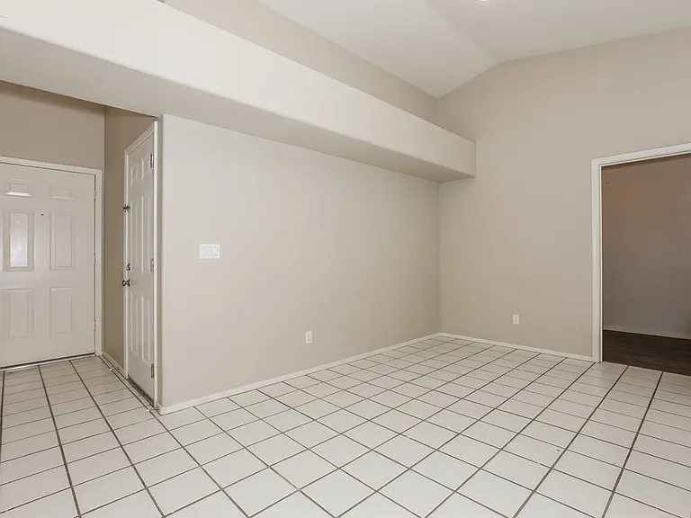 1922 E Cortez Dr — Photo 9