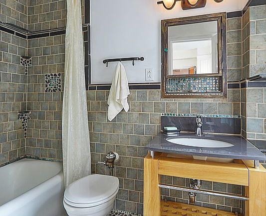 3rd image of 325 W 45th St APT 610