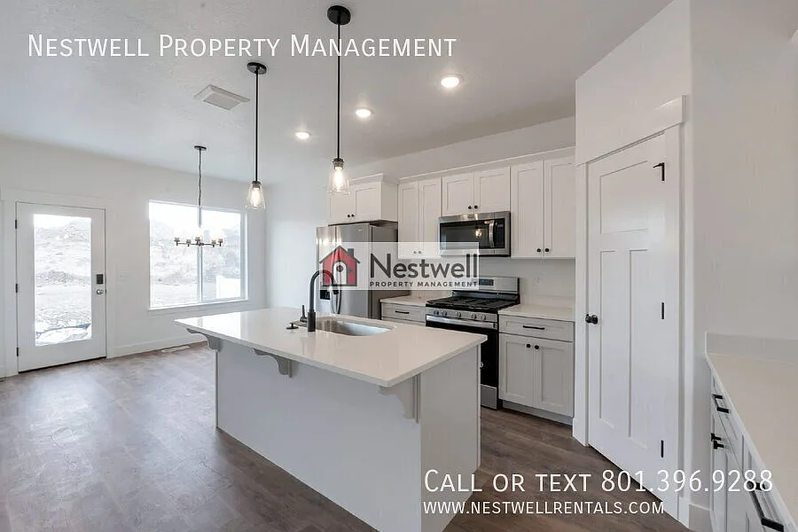 Beautiful Townhome in Saratoga Springs — Photo 2