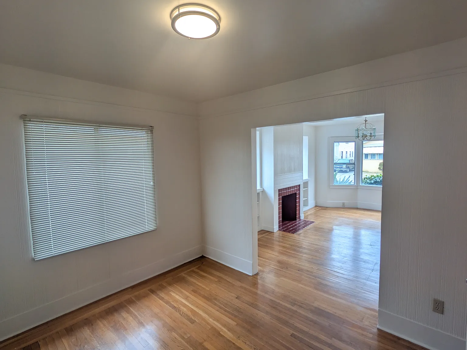 3 bed, 1242 sqft, $3,395 — Photo 3