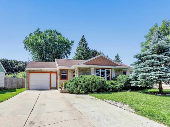 1027 N Buchanan St, Green Bay, WI 54303