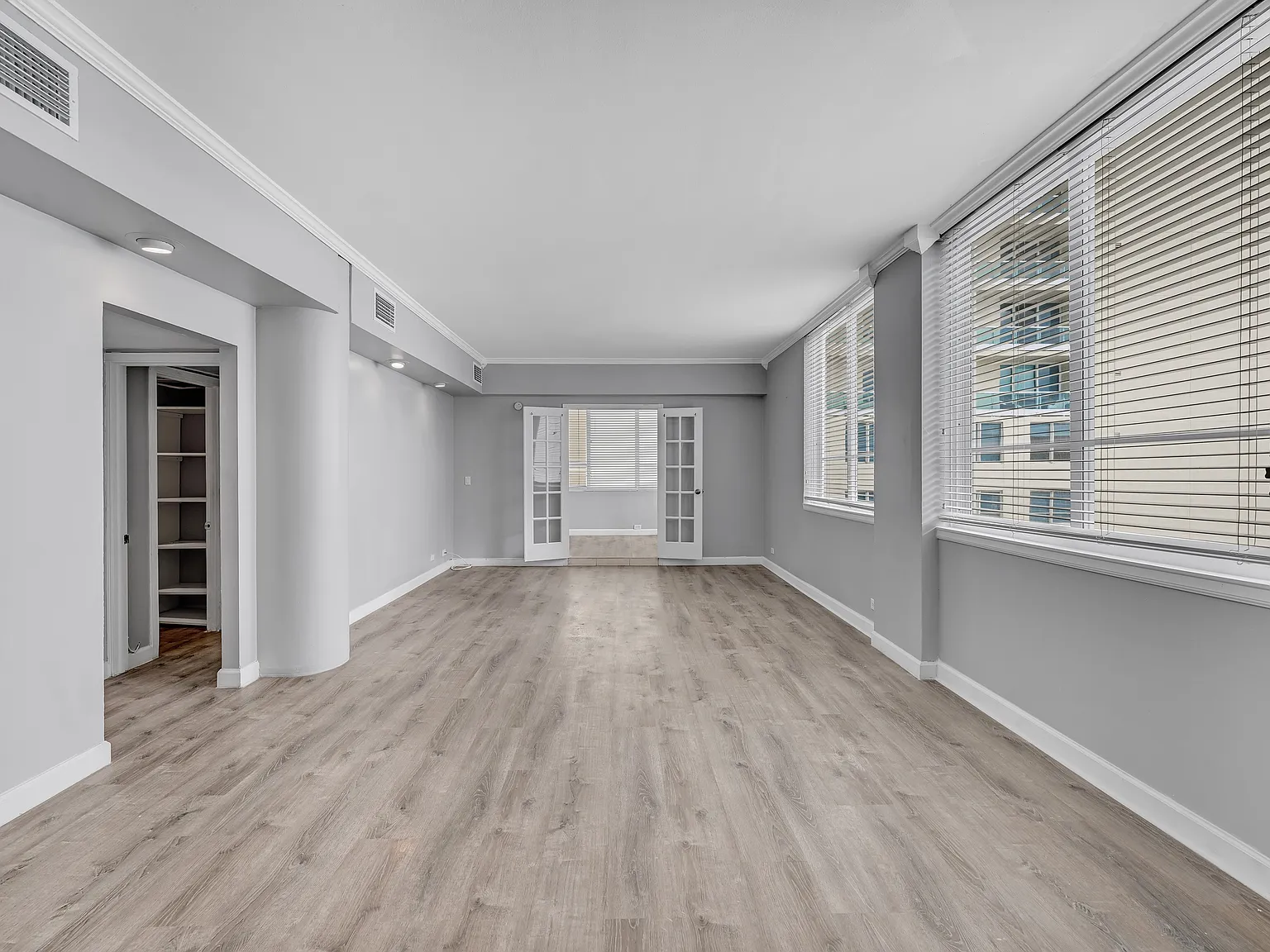 5005 Collins Ave — Photo 3