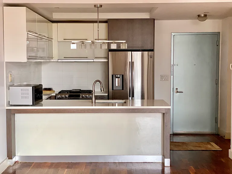 214 N 11th St #5U — Photo 5