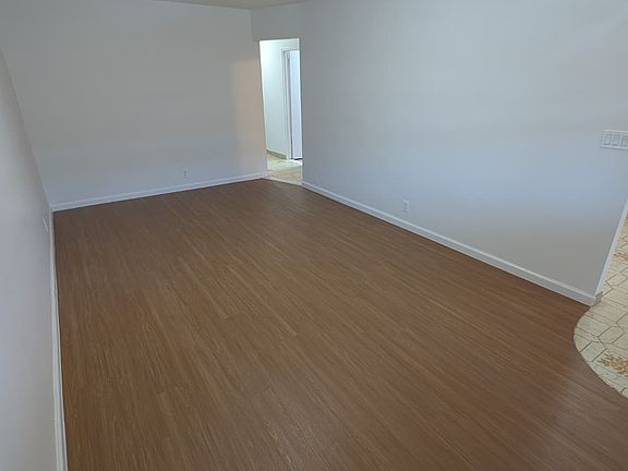 4th image of 105 Bay 41 St #2
