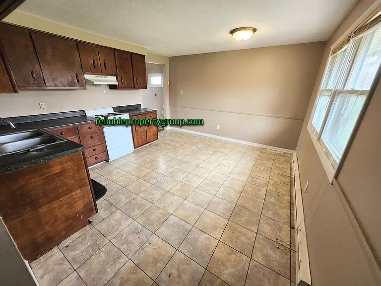 10735 Old Decatur Rd — Photo 4
