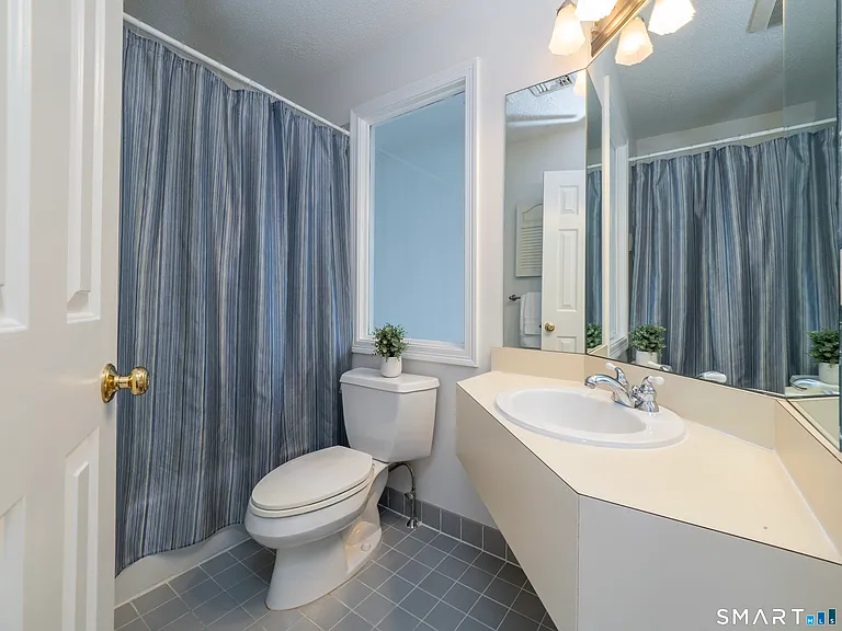 37 Wilton Crst #37 — Photo 22