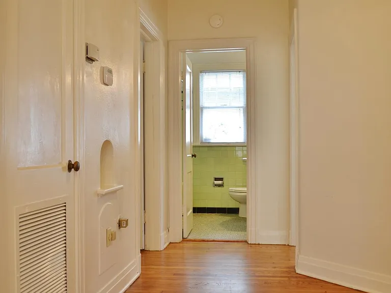 2559 Dellwood Ave — Photo 16