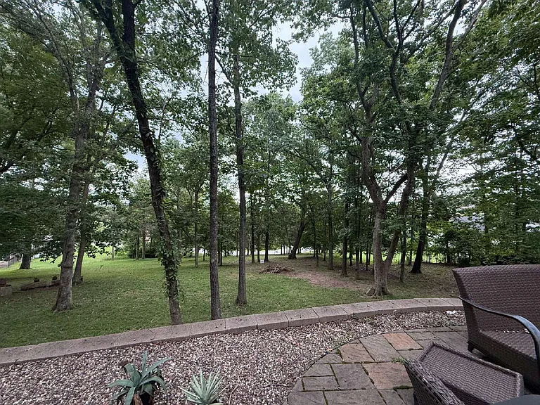 137 Millstone Ct — Photo 38