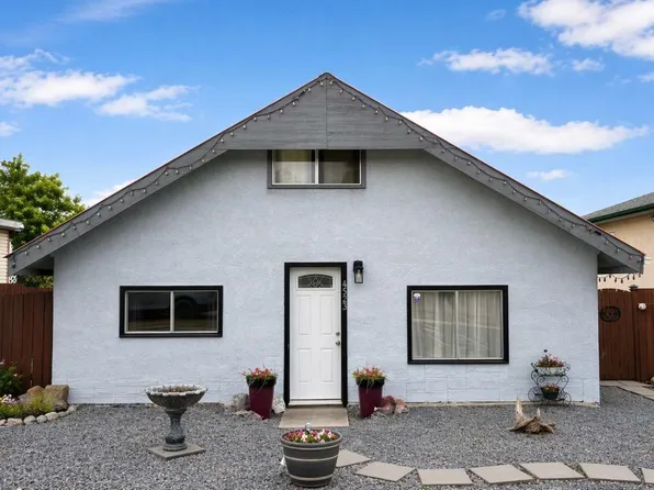 4523 48th Ave, Rocky Mountain House, AB T4T 1C4