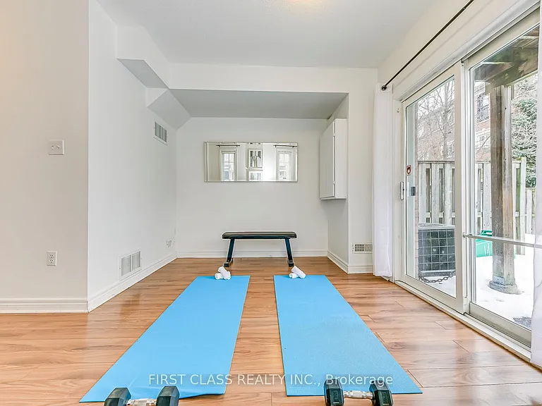 1128 Dundas St W #25 — Photo 36