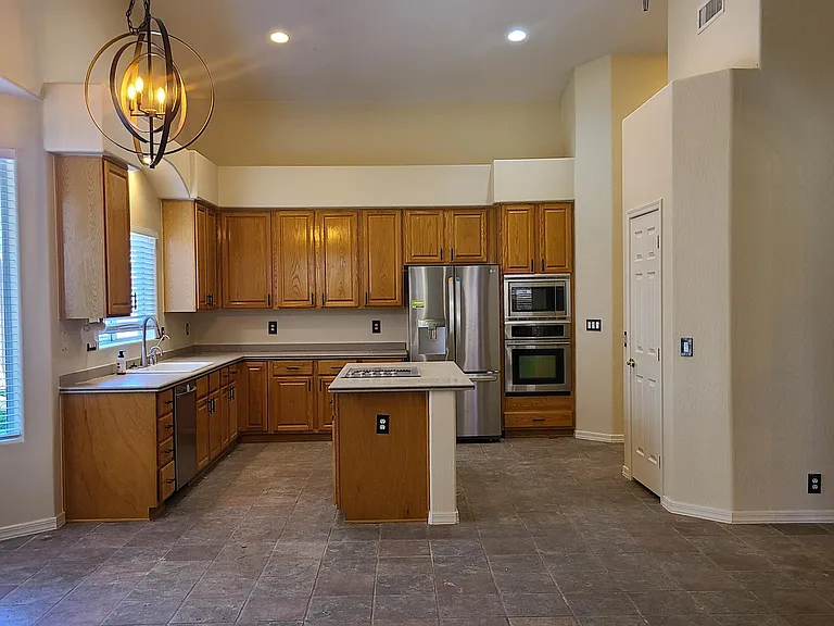 14206 S 12th Pl — Photo 10