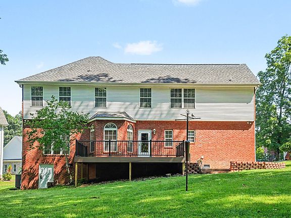 3rd image of 511 Mountain View Ct