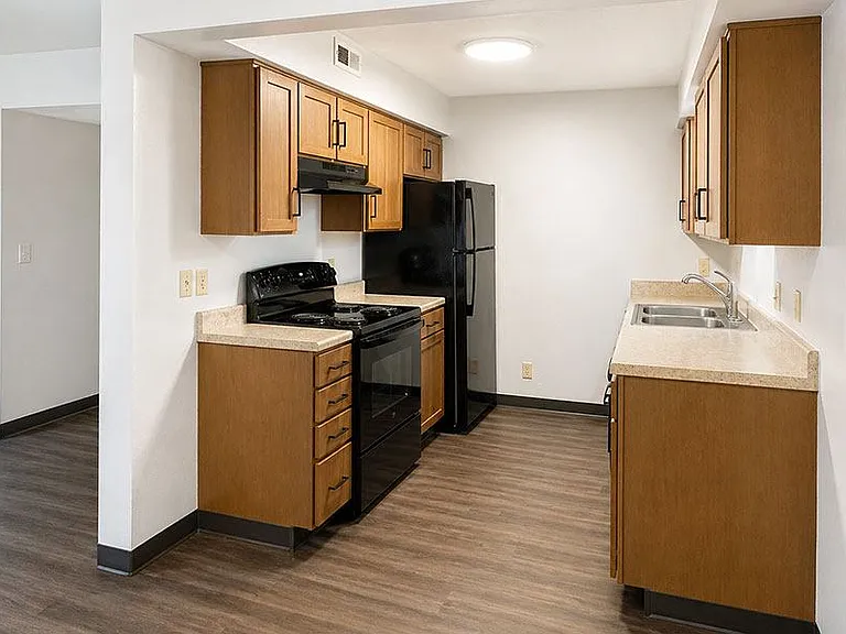South Park Apartments — Photo 2