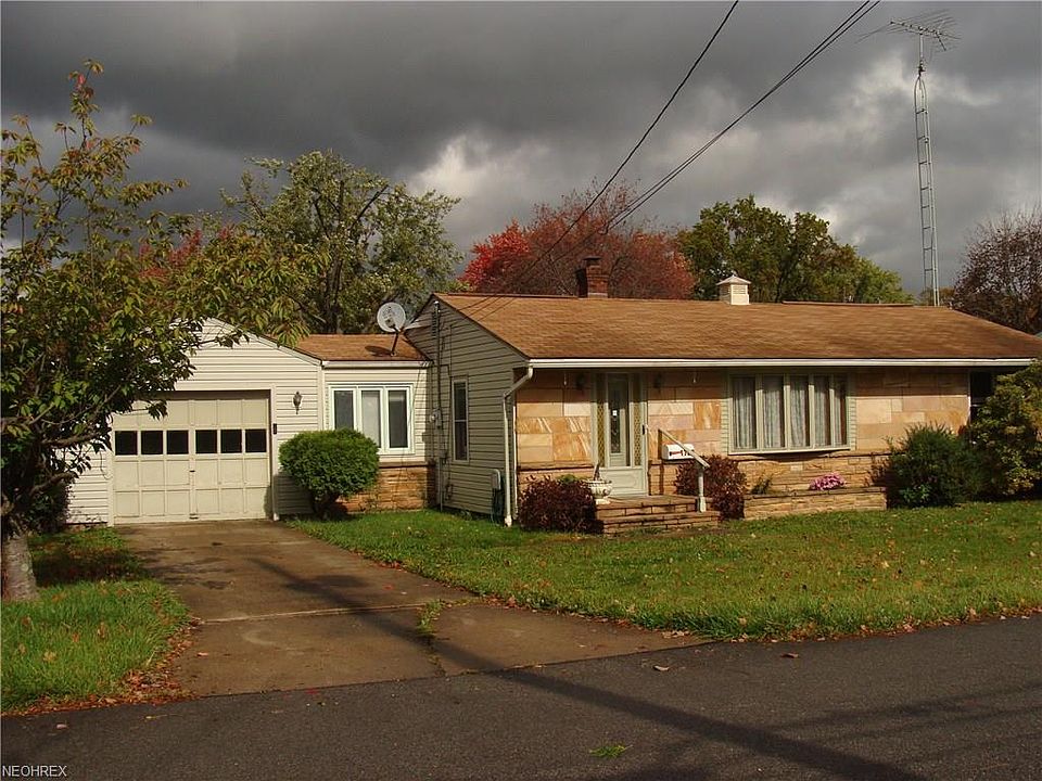 2nd image of 1788 Maple St