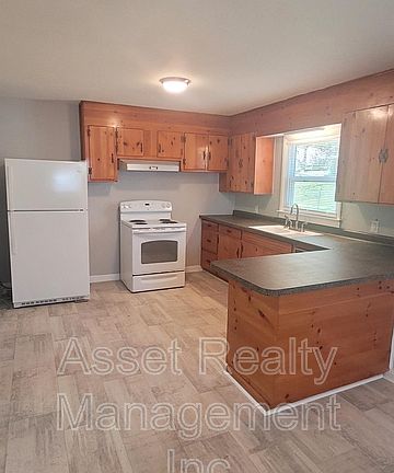 4th image of 1407 NE Charles Dr