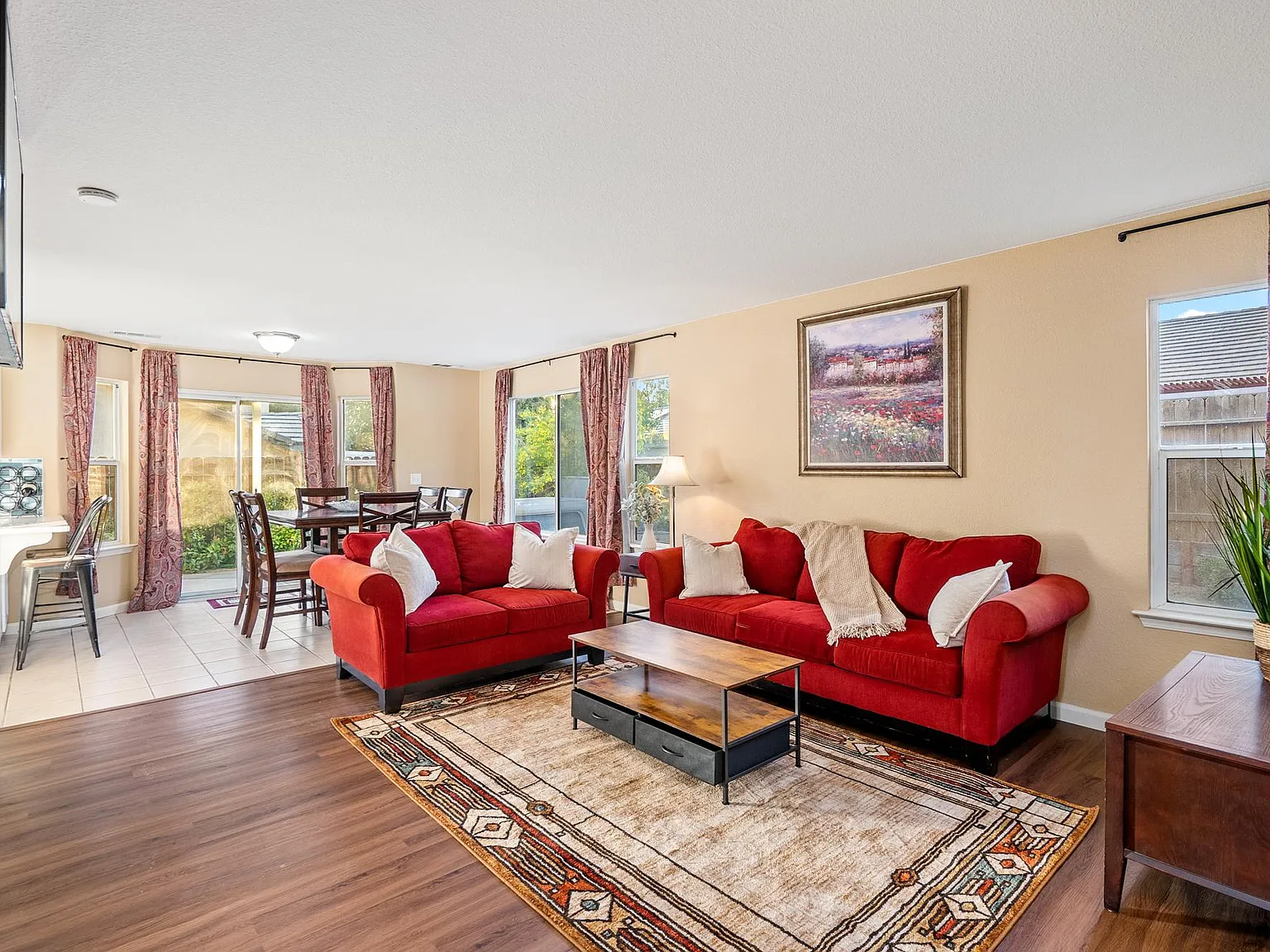3 bed, 1800 sqft, $5,200 — Photo 3