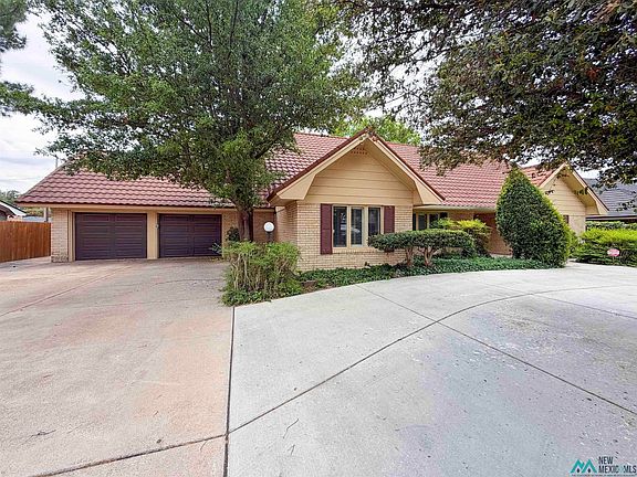 2nd image of 407 E Zia Dr