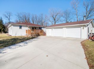 N1322 Moss Dr, Genoa City, WI 53128