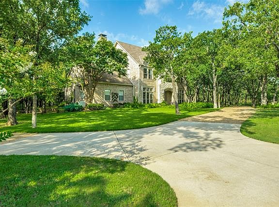 3rd image of 200 Hidden Oaks Trl