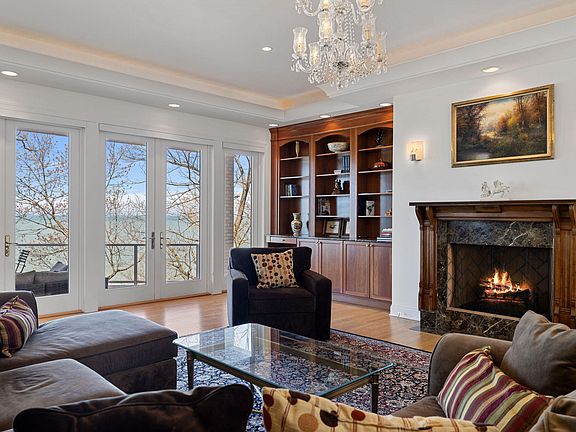 4th image of 102 W Fairwater Ave