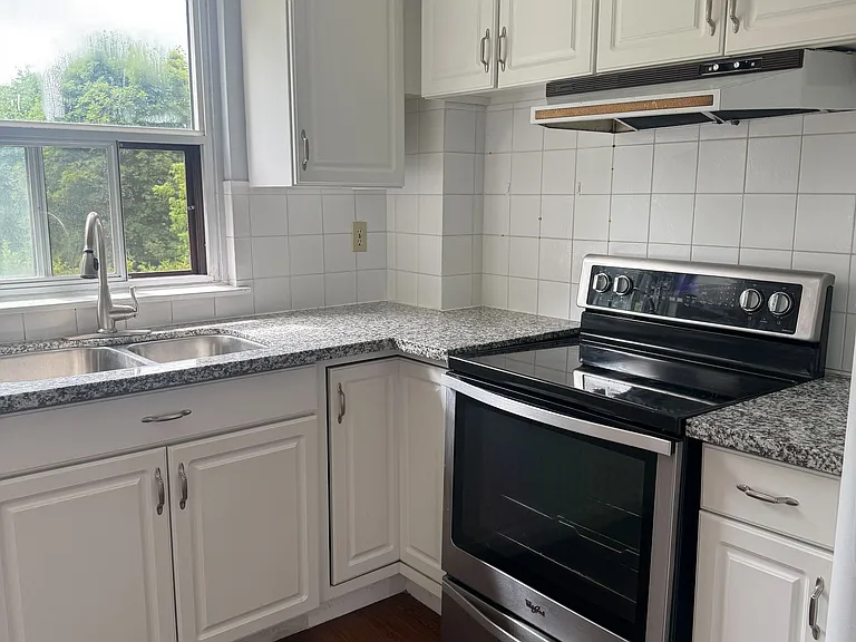 182 Ruggles Ave #3 — Photo 4