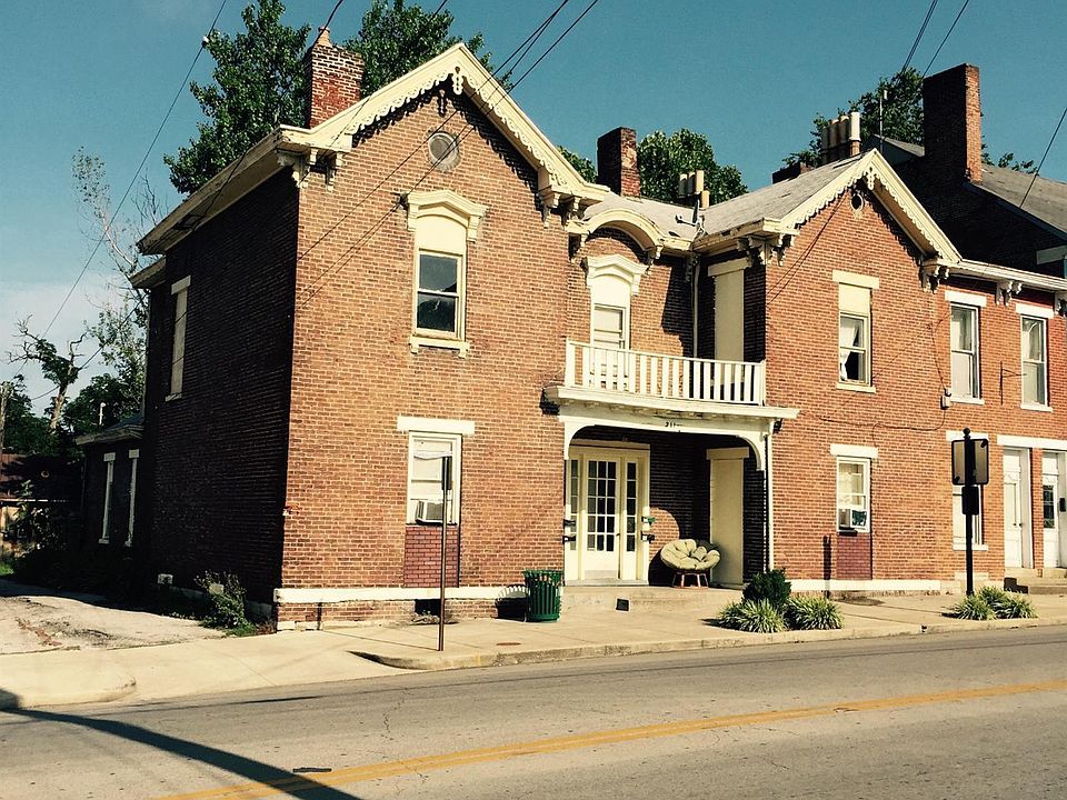 1st image of 211 S Main St