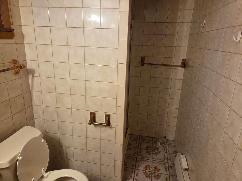 1st image of 920 Hawley Ave #Basement