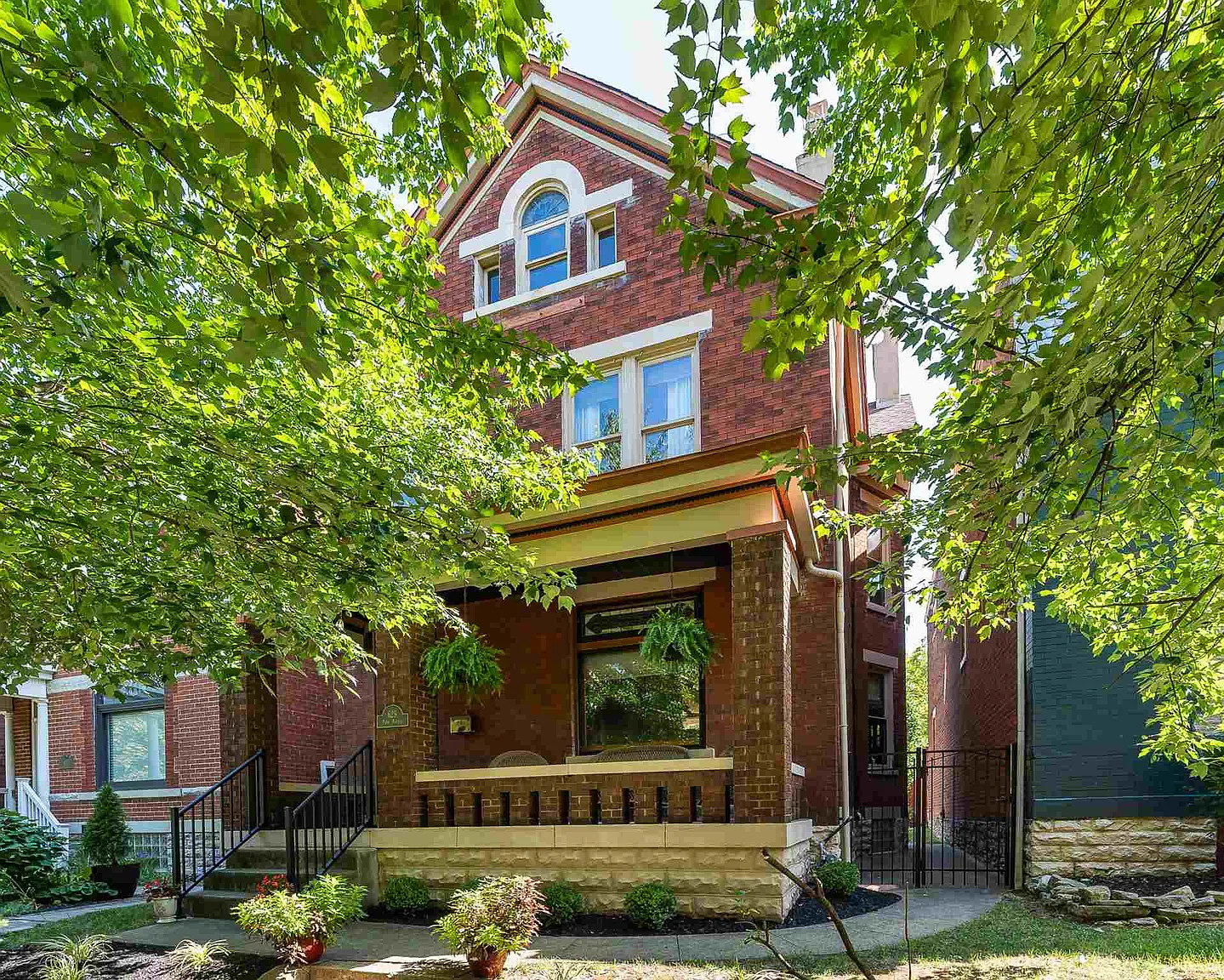 629 Park Ave photo 1