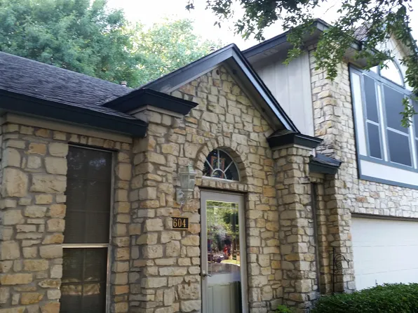 604 S 4th St, Pflugerville, TX 78660