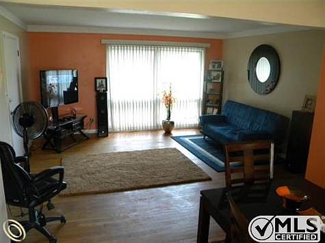 LARGE LVNG RM