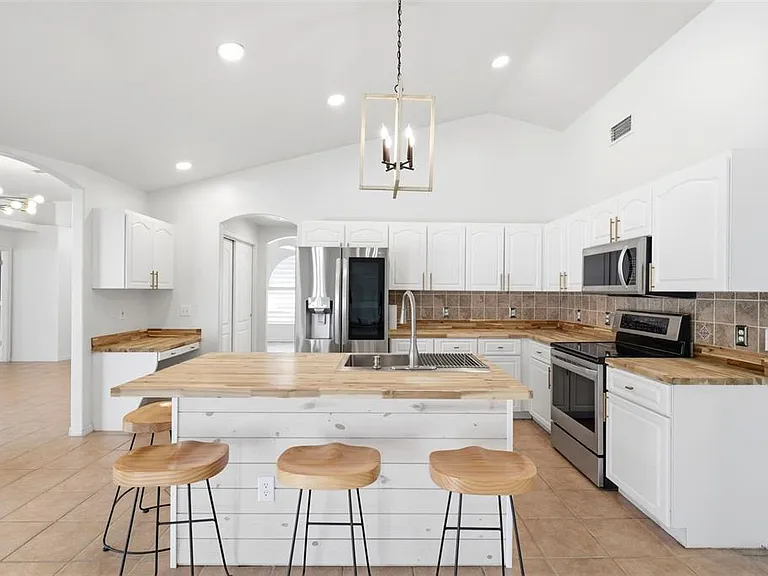 2210 Towering Oaks Cir — Photo 13