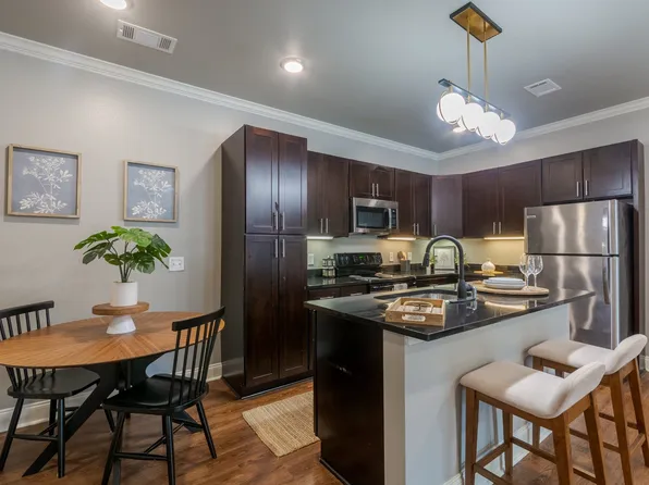 Arlo Luxury Apartment Homes