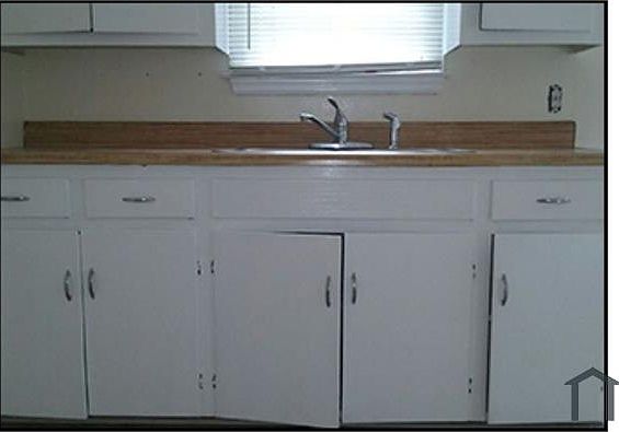 3rd image of 3410 Holly Ave