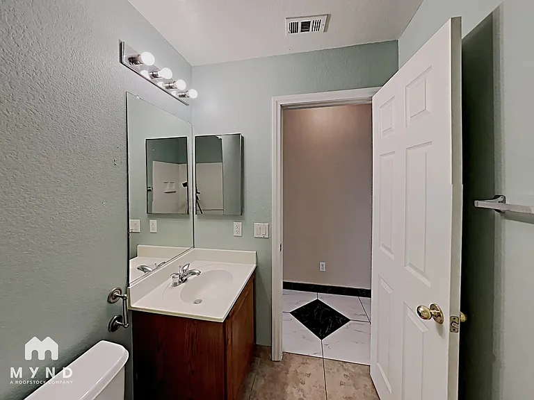 6375 Strongbow Dr — Photo 26
