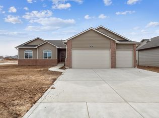 525 N Hidden Ln, Valley Center, KS 67147