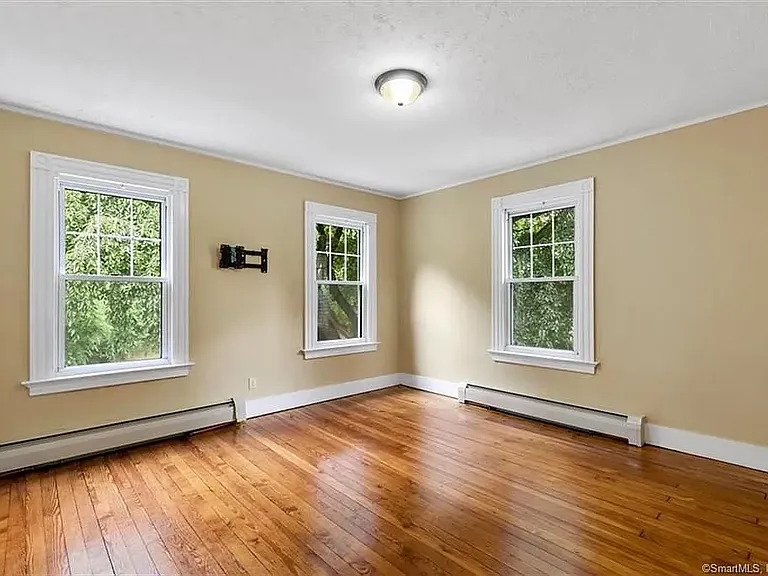 40 Wintergreen Ave — Photo 9