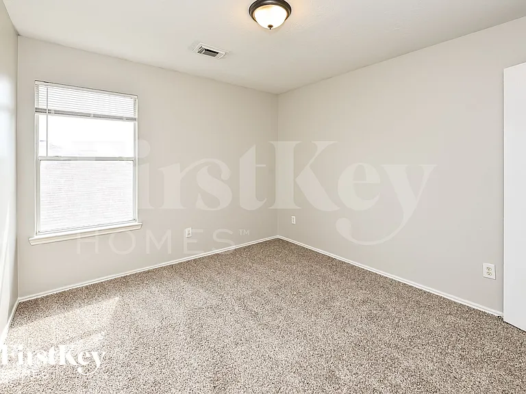 1319 Seagler Pond Ln — Photo 14