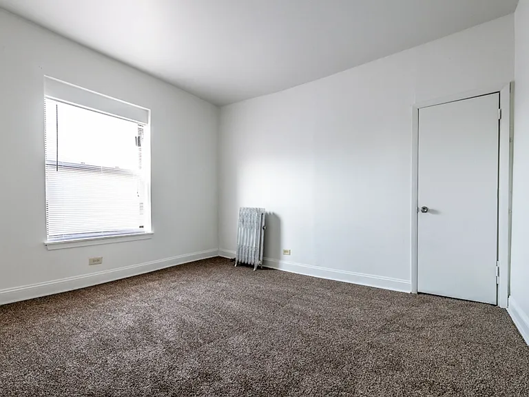 5854 S Michigan — Photo 7